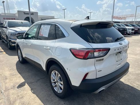 Used 2022 Ford Escape SE AWD/4WD image 3