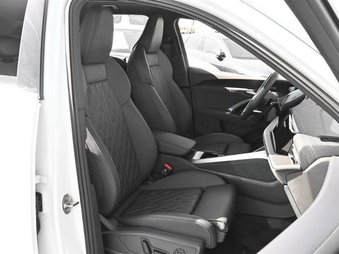 Certified 2025 Audi SQ5 Premium Plus w/ Premium Plus Package AWD/4WD image 23