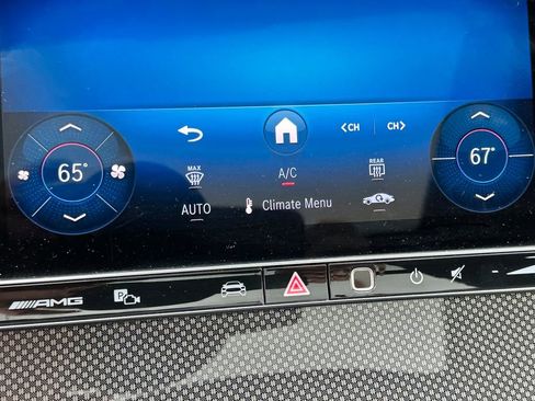 Used 2025 Mercedes-Benz GLC 43 AMG 4MATIC image 23