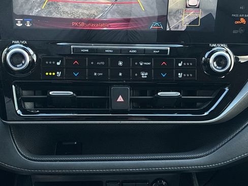 Used 2020 Toyota Highlander Limited FWD image 22