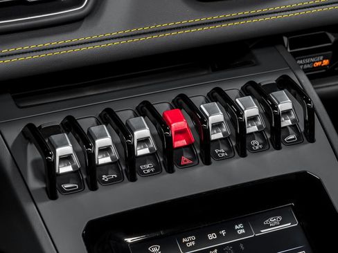 Used 2022 Lamborghini Huracan EVO RWD image 25