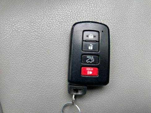 Used 2017 Toyota RAV4 Limited w/ Advanced Technology Package image 33