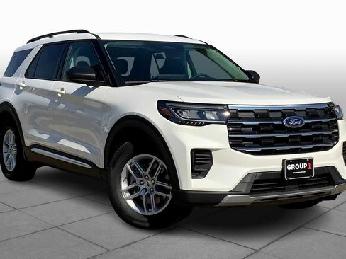 New 2025 Ford Explorer Active image 2
