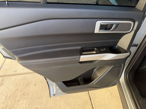 Used 2022 Ford Explorer XLT w/ Equipment Group 202A image 19