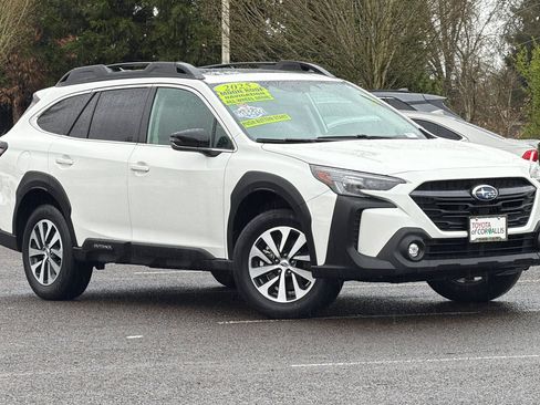 Used 2025 Subaru Outback Premium AWD/4WD image 1