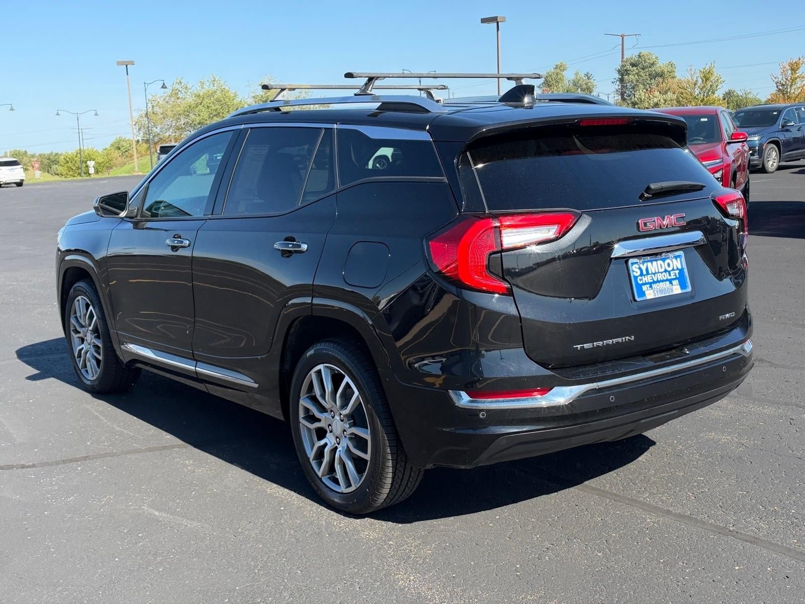 Used 2023 GMC Terrain Denali w/ Denali Premium Package AWD/4WD image 3
