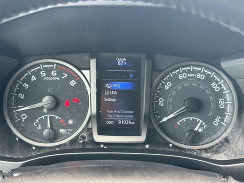 Used 2022 Toyota Tacoma TRD Sport w/ Technology Package image 21