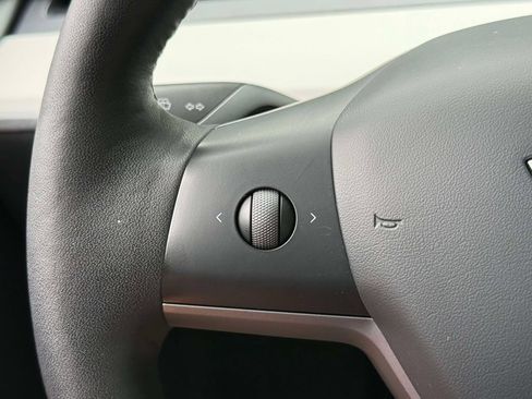 Used 2023 Tesla Model Y Long Range AWD/4WD image 28