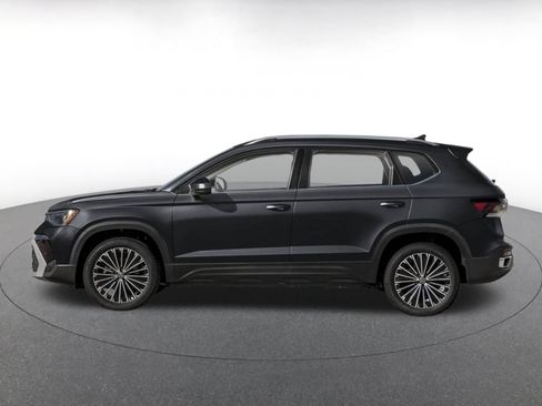 Used 2026 Volkswagen Taos SE AWD/4WD image 3