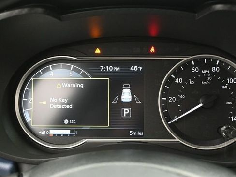 New 2025 Nissan Versa SV w/ Trunk Package FWD image 17