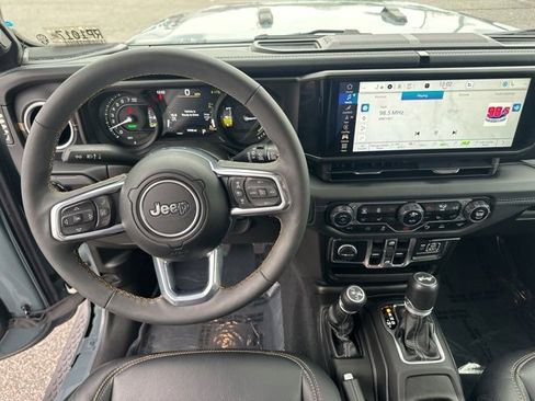 Used 2024 Jeep Wrangler Unlimited Sahara w/ Technology Group image 11