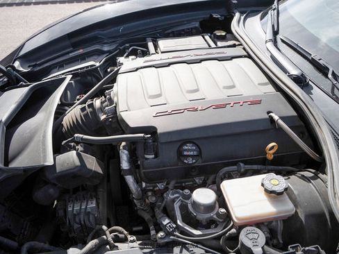 Used 2018 Chevrolet Corvette Stingray Coupe w/ 1LT image 15