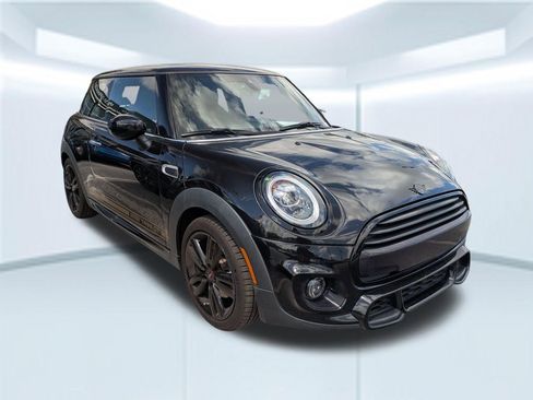 Used 2021 MINI Cooper 2-Door Hardtop image 3