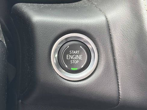 Used 2023 GMC Yukon XL SLT image 8