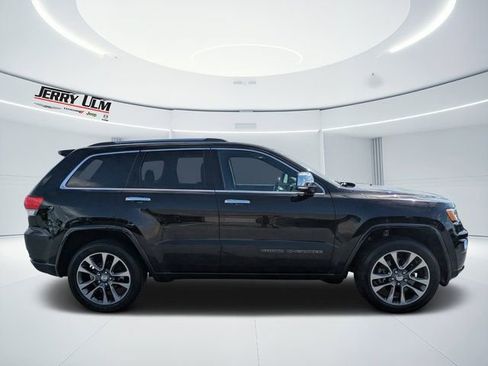 Used 2017 Jeep Grand Cherokee Overland w/ Jeep Active Safety Group image 2