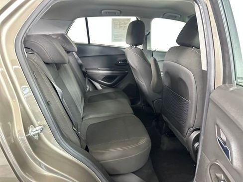 Used 2020 Chevrolet Trax LS image 32