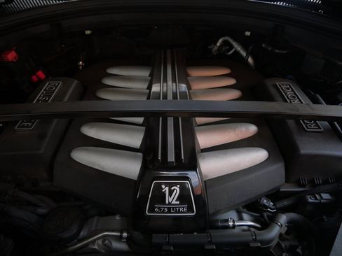 Used 2020 Rolls-Royce Cullinan Black Badge image 33