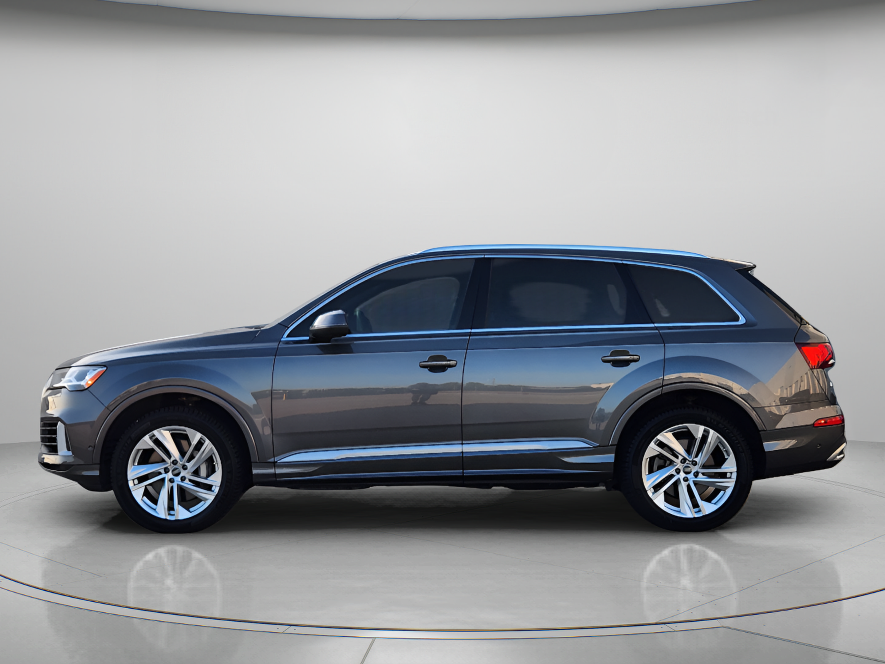 Used 2023 Audi Q7 3.0T Premium Plus w/ Premium Plus Package AWD/4WD image 2