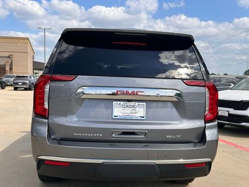 Used 2022 GMC Yukon XL SLT w/ SLT Premium Package image 8