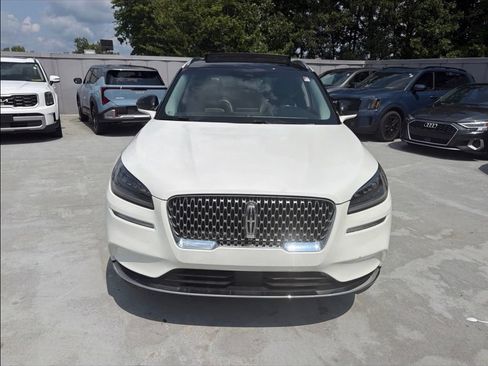 Used 2021 Lincoln Corsair AWD w/ Premium Package image 2