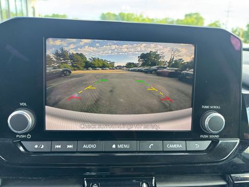 Used 2025 Nissan Pathfinder SV FWD image 24