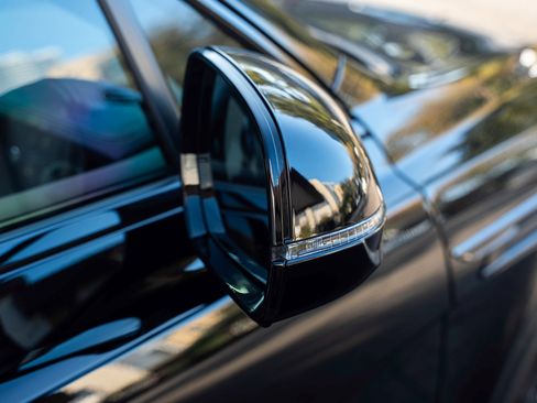 Used 2023 Bentley Bentayga Extended Wheelbase image 12