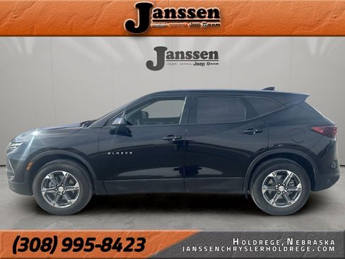 Used 2025 Chevrolet Blazer LT image 1