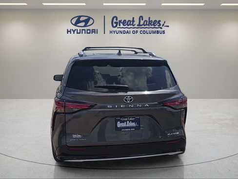 Used 2025 Toyota Sienna Platinum AWD/4WD image 6