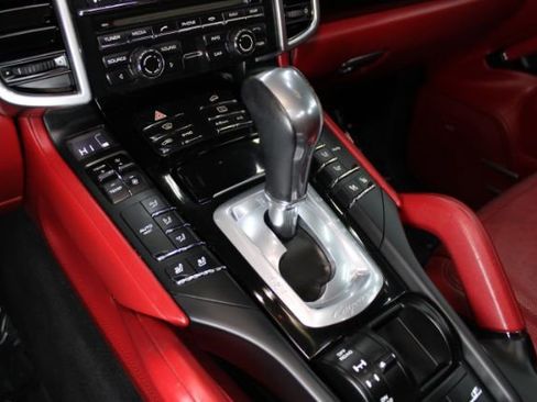 Used 2015 Porsche Cayenne S image 13
