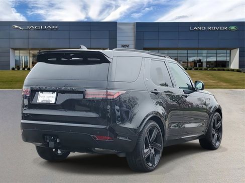 New 2025 Land Rover Discovery Dynamic SE image 3