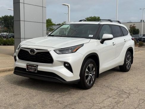 Used 2022 Toyota Highlander XLE FWD image 7