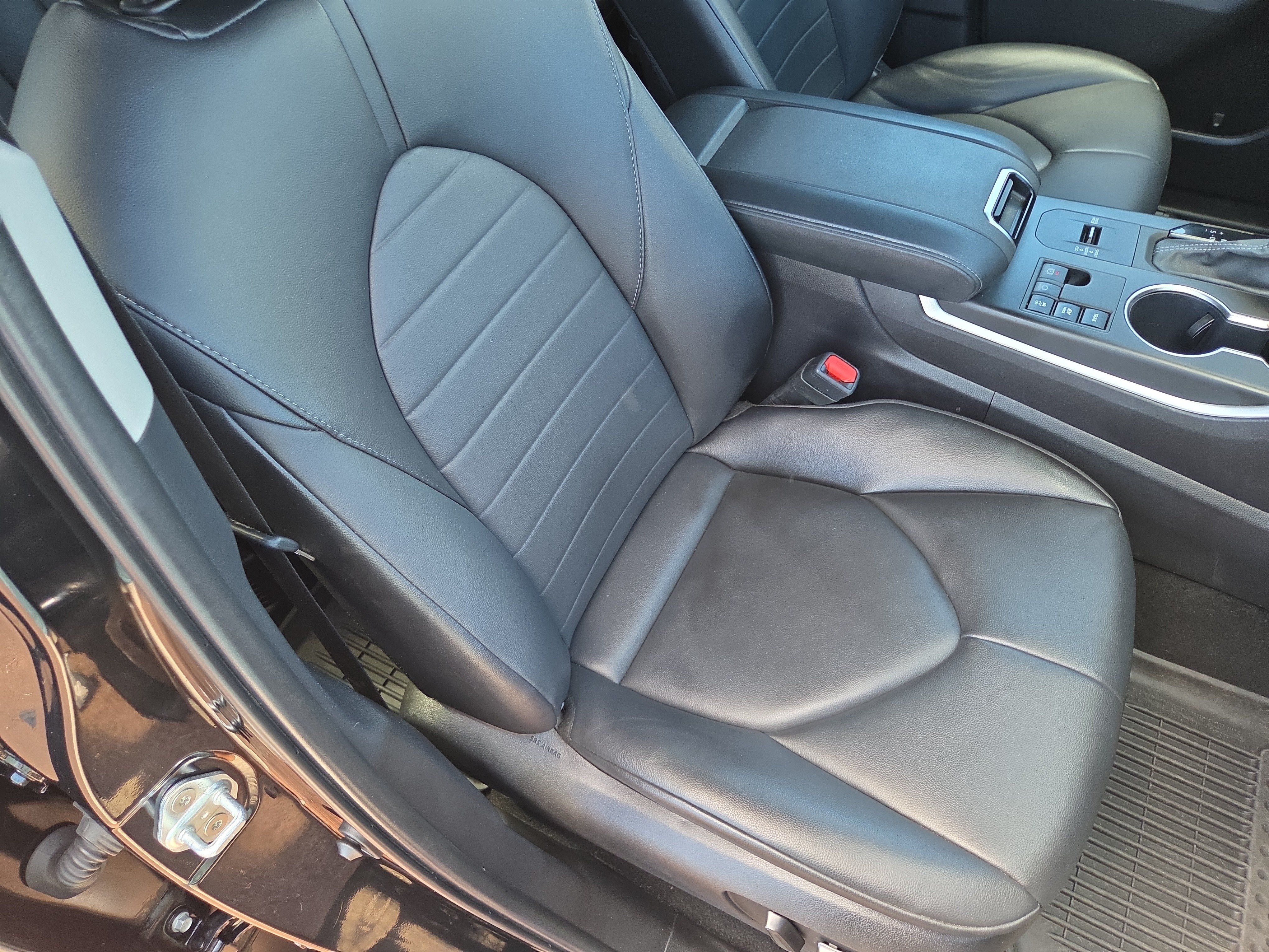 Used 2024 Toyota Highlander XLE AWD/4WD image 16