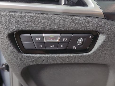 Used 2025 BMW 230i Coupe w/ Convenience Package image 27