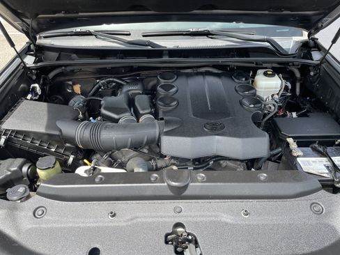 Used 2018 Toyota 4Runner Limited AWD/4WD image 33