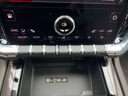 New 2026 GMC Yukon Elevation w/ LPO, Floor Liner Package RWD image 17