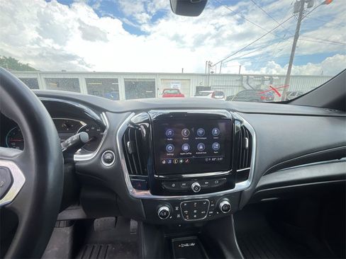 Used 2022 Chevrolet Traverse LT image 15