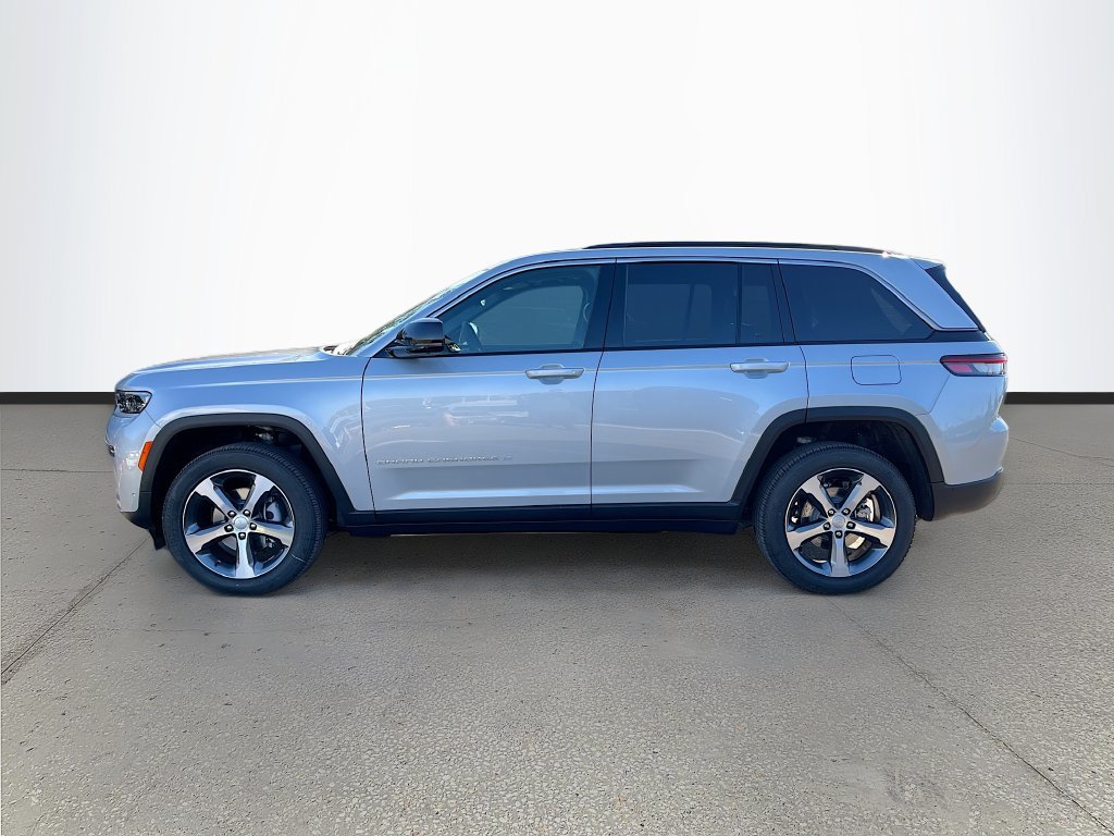 New 2026 Jeep Grand Cherokee Limited w/ Luxury Tech Group II RWD image 4