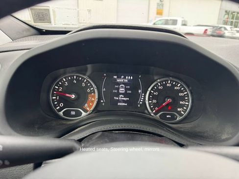 Used 2019 Jeep Renegade Latitude w/ Cold Weather Group AWD/4WD image 14
