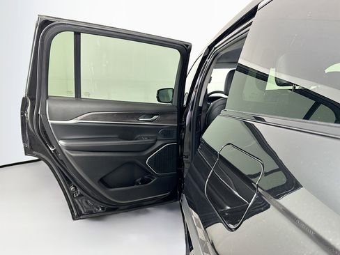 Used 2023 Jeep Grand Cherokee L Limited image 27