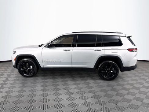 Used 2023 Jeep Grand Cherokee L Limited w/ Black Appearance Package RWD image 4