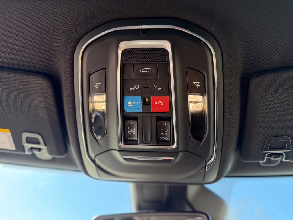 Used 2023 Jeep Grand Cherokee L Altitude AWD/4WD image 33