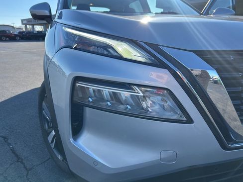 Used 2023 Nissan Rogue SL w/ SL Premium Package image 35