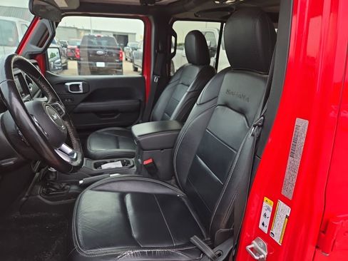 Used 2019 Jeep Wrangler Unlimited Sahara w/ Cold Weather Group AWD/4WD image 8