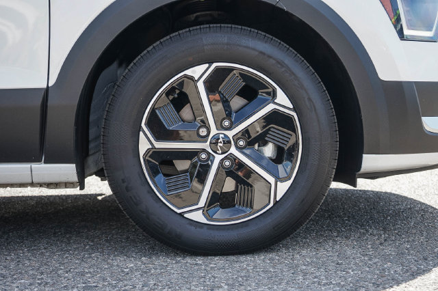 Certified 2025 Kia Niro EX FWD image 12