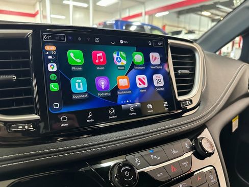 New 2026 Chrysler Pacifica Select image 24