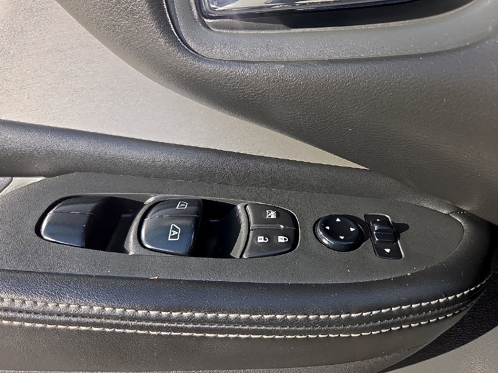 Used 2024 Nissan Murano SV w/ SV Midnight Edition Package FWD image 15