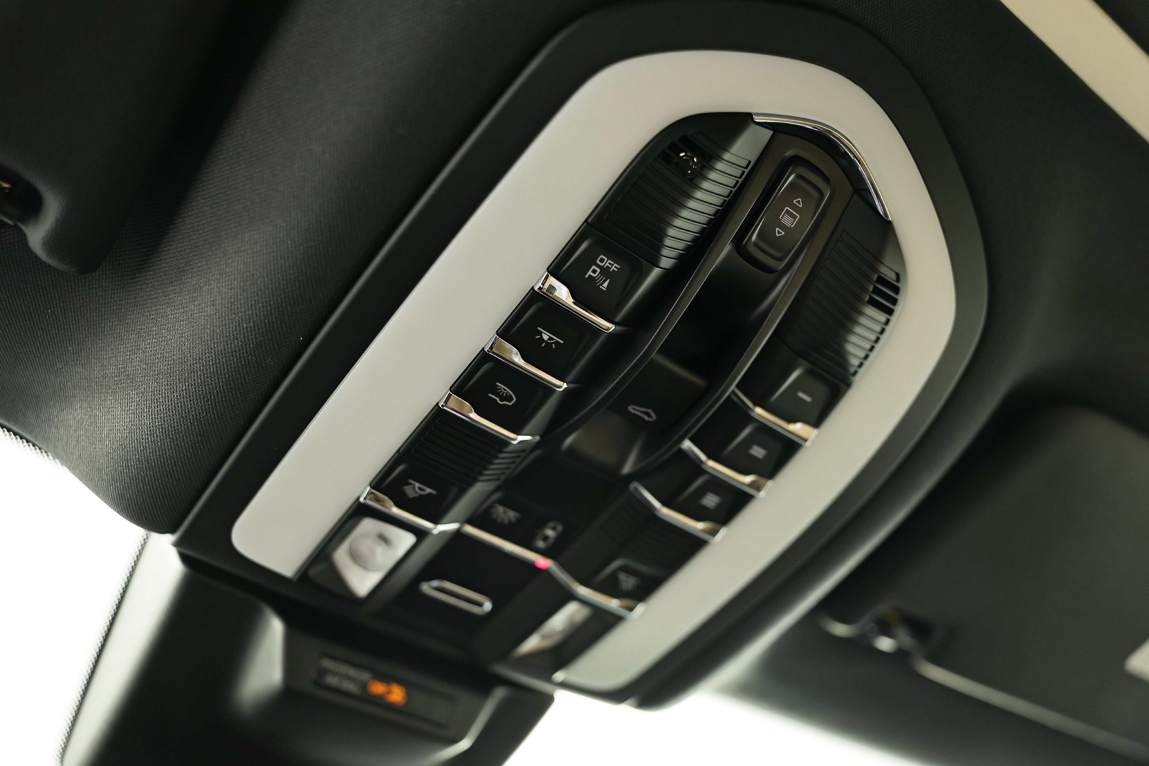 Certified 2026 Porsche Macan AWD/4WD image 42