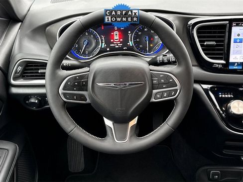 Used 2025 Chrysler Voyager LX image 18