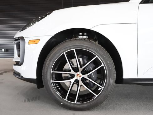 New 2026 Porsche Macan image 28