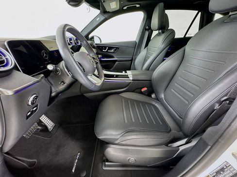 Used 2025 Mercedes-Benz GLC 300 image 23